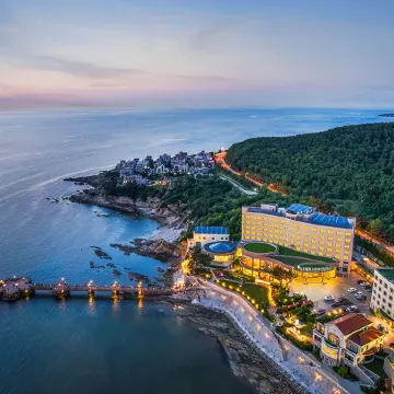 Golden Bay Hotel