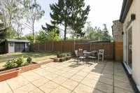 Stunning London 5 Bedroom 3 Bath House with Garden Near Hampstead Sleeps 10 - Виллы