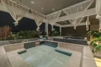 Mile Huquan Shuixiang Haofeng Wyndham Hot Spring Hotel - palestra