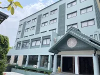 Thapae Place Hotel Hoteles cerca de Templo Wat Mahawan