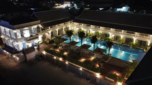 De Mani Hotel - مسبح غير متناهي