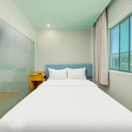 Ruyue Hotel (Linyi Hedong District Government Wuyue Plaza)