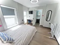 OYO Welsh Holiday Accommodation - Modern Stay