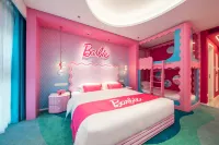 Mattel Play Hotel - parking