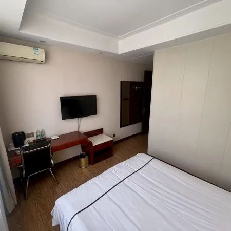 Home Inn Huayi Hotel (Daqing West Railway Station Kunlun Tangren Center)