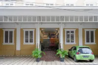 Sans Hotel Empress Simpang Lima - parkir