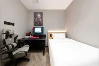 Fangge E-Sports Hotel (Kuanzhaixiangzi Alleys West Street Subway Station) - Esports