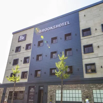 Brooks Hotel Tongyeong Hotels near Tongyeong Cable Car