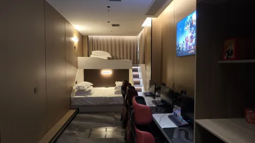 Yijia E-Sports Hotel - 2-Star