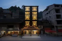 Zhenshan Qigu Homestay (North Main Gate, Xijiang Qianhu Miao Village - 2 tähden