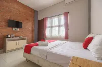 RedDoorz Plus @ Hotel Negeri Baru Lodaya Puncak - Desayuno