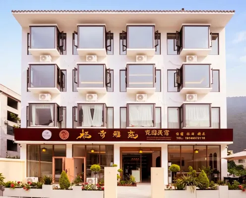 Qiyun Yayuan Garden Homestay (Moxi Town Hailuogou Glacier Forest Park Visitor Center) - Mountain view