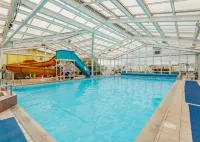 Wheelchair Location Close To Beach With HotTub - Pool