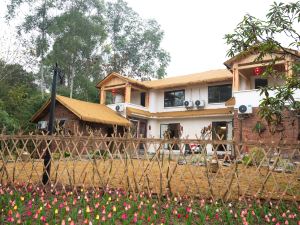 Zigong Mingmen Inn (Guanyin Lake Scenic Area)