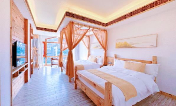 Hu'er Caowu Riverview Guesthouse