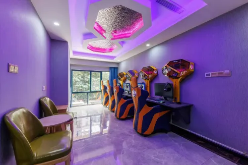 TT E-Sports Hotel (Guangzhou Baiyun Railway Station Baixin Plaza)