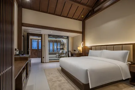 Wudang Mountains Wanda Mae Wah Hospital Отели рядом с достопримечательностью «Langmei Temple»