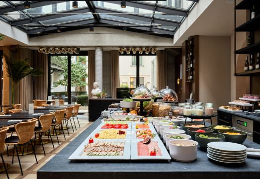 Hotel H15 Luxury Palace - Destigo Hotels Hotel Overview