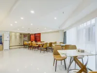 紫洋假日飯店（鄭州航海廣場地鐵站店） 果树所附近的飯店