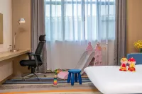 City Holiday Hotel  Guangzhou Baiyun Airport Renhe Metro Exit B - Family