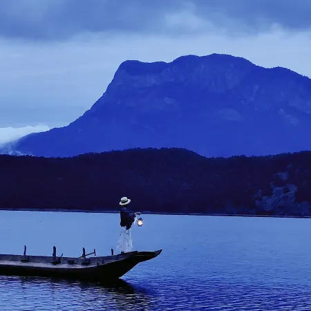 Lugu Lake Zaichuan Chief Quanhu Shengjing Designer Resort Hotel (Mosuo Goddess Panorama)