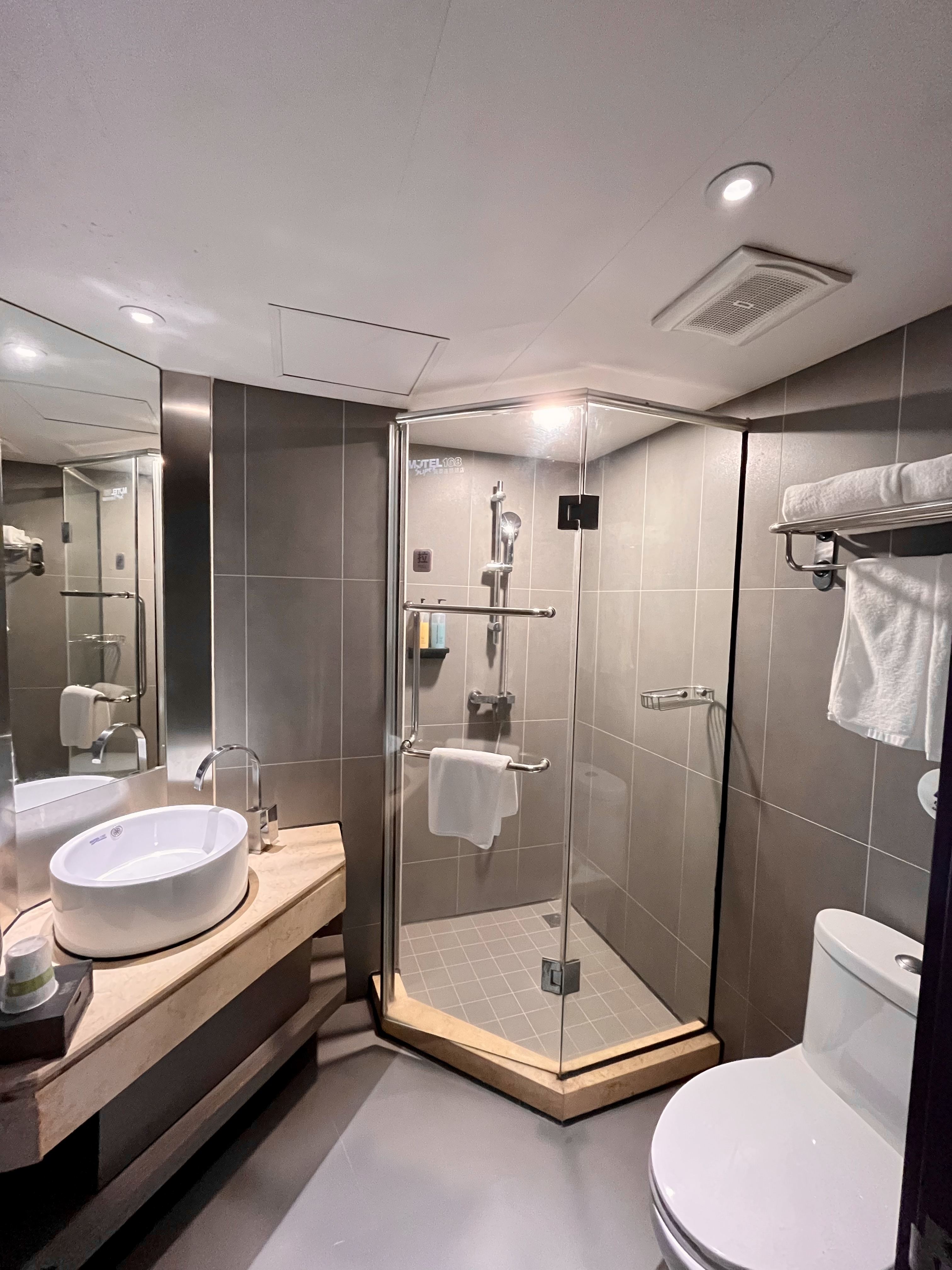 Homeinn Ease Hotel (Guangzhou Luoxi Bridge Xiajiao Subway Station) Kamar Photos