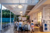 The mountain and the water embrace the Pleasant Bay Homestay - servizio colazione