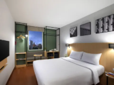 Ibis Bangkok Sukhumvit 4 Hotels near Nana Plaza