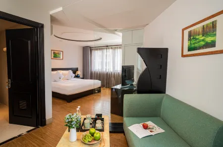 Alagon Saigon Hotel & Spa Отели рядом с достопримечательностью «Hutech University of Technology»