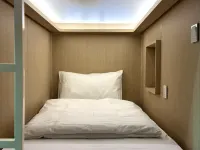 The Room Capsule Hotel - カプセルホテル