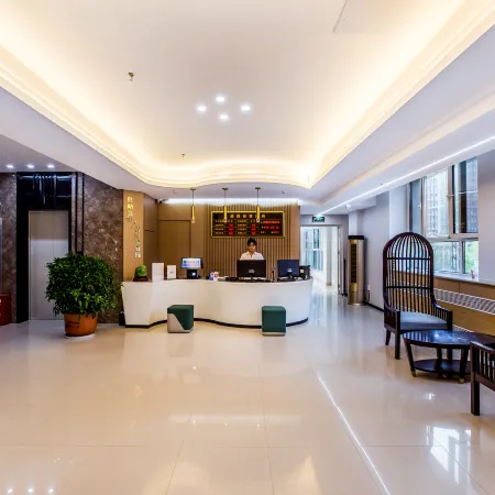 Shengyi Light Luxury Hotel (Chengde South Station Store)