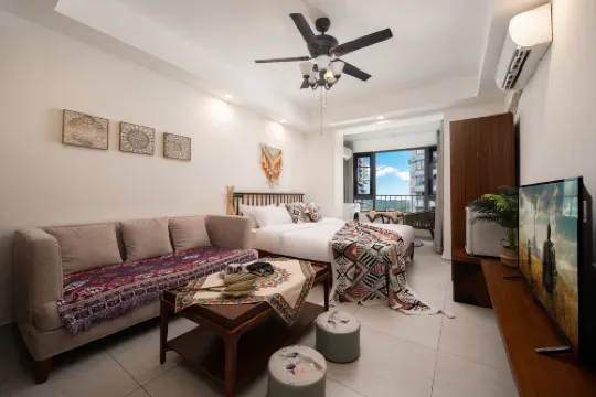 鄰山雲麓民宿（西雙版納景洪告莊西雙景星光夜市店）