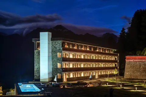 Bomi Yinshi Shanju Hotel (Galang Palace Branch)
