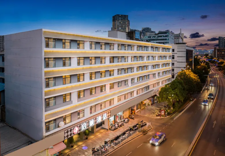 Qifan Hotel (Kunming Railway Station Vientiane City)