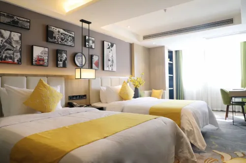 Yincheng Holiday Hotel (Zhumadian West High-speed Railway Station)