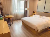 Beiman Hotel (Wuzhou Wanhui Plaza, yingshang High-speed Railway Station)