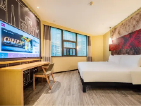 Ibis Hotel (Chengdu Wide and Narrow Alleys Central Hotel) Hotels near Luomashi Station
