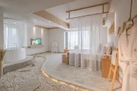 Caiyun Chunxu · High-Altitude View City Homestay (Huaguoyuan White House Shopping Center Branch) Hotels in Guiyang