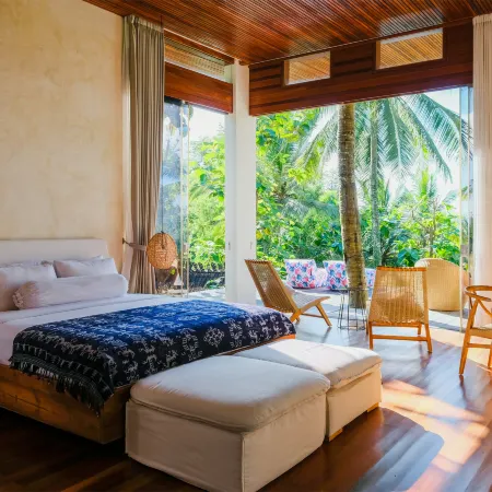 EM HILL ESTATE LOMBOK