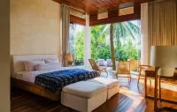 EM HILL ESTATE LOMBOK - 4-Star
