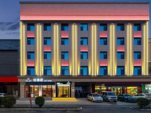 Stay at the hotel (Yuncheng Salt Lake Nanfeng Plaza Branch)