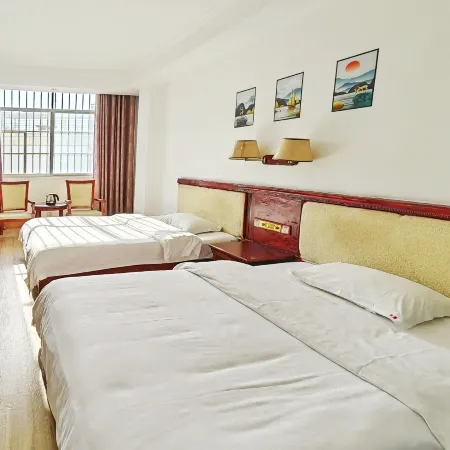 Baise Huatong Business Hotel