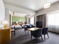 Senri Hankyu Hotel Osaka Hotels in Тойонака