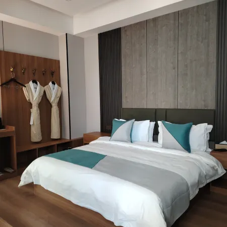 Yajiang Shangfeng Hotel