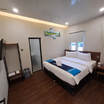 Travelbiz Hotel Отели рядом с достопримечательностью «Тамрин Плаза»