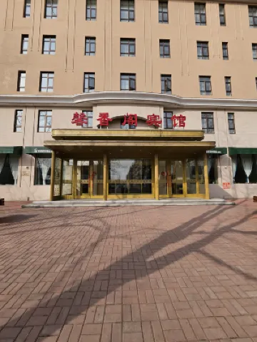 ZhuangHe  Xinxiangge  Hotel - parking