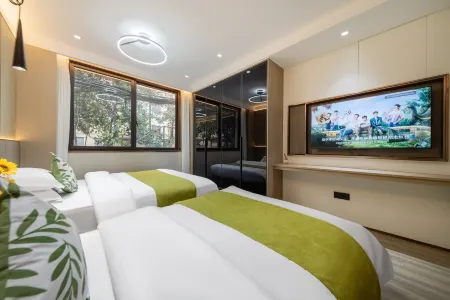HongJun · JingXin Business Apartment Hotel (Shanghai Baoshan Road Metro Station)