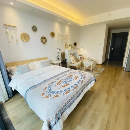Shiyun Xiaozhan Apartment (Jiangmen Station Xinhui Darongcheng)