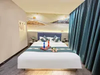 Elite Excellence Hotel - parking