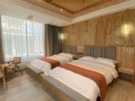 Fuxian Lake Xinyu Hailan Homestay Отели рядом с достопримечательностью «Fuxian Lake Shijia Cherry Blossom Garden»